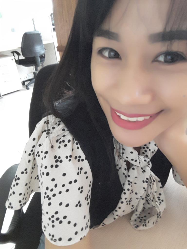 Ciee yg masih sibuk kerja saat yang lain sedang asyikk liburan