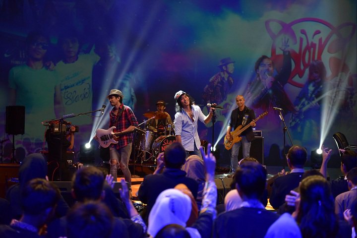 MataNajwa's tweet photo. Slank melampaui sebuah grup band biasa, mereka tumbuh sbg komunitas dgn jutaan anggota | PANGGUNG SLANK | Rabu 28/12, 20.05 WIB @Metro_TV https://t.co/xzAbNdynQZ