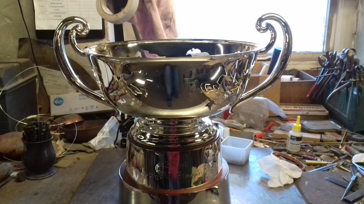 ontheedge1889's tweet photo. @AtTheRaces @SkyBet @skysportsAlexH @mickfitzg @AP_McCoy From workshop to warehouse to Kempton. Made by me in Sheffield #KingGeorgeChase https://t.co/eUiR8mgjHD