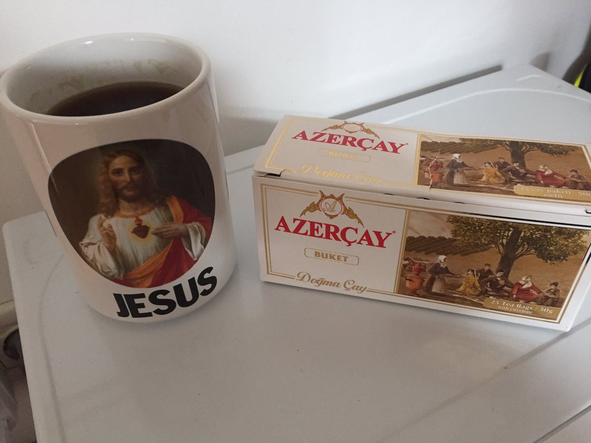 fatherBorna's tweet photo. Danas na Štefanje ili Stipandan me čeka dug dan. Stoga šalica #Azercay od Malog Isusa za kuražu. https://t.co/nPfVvHLpKF