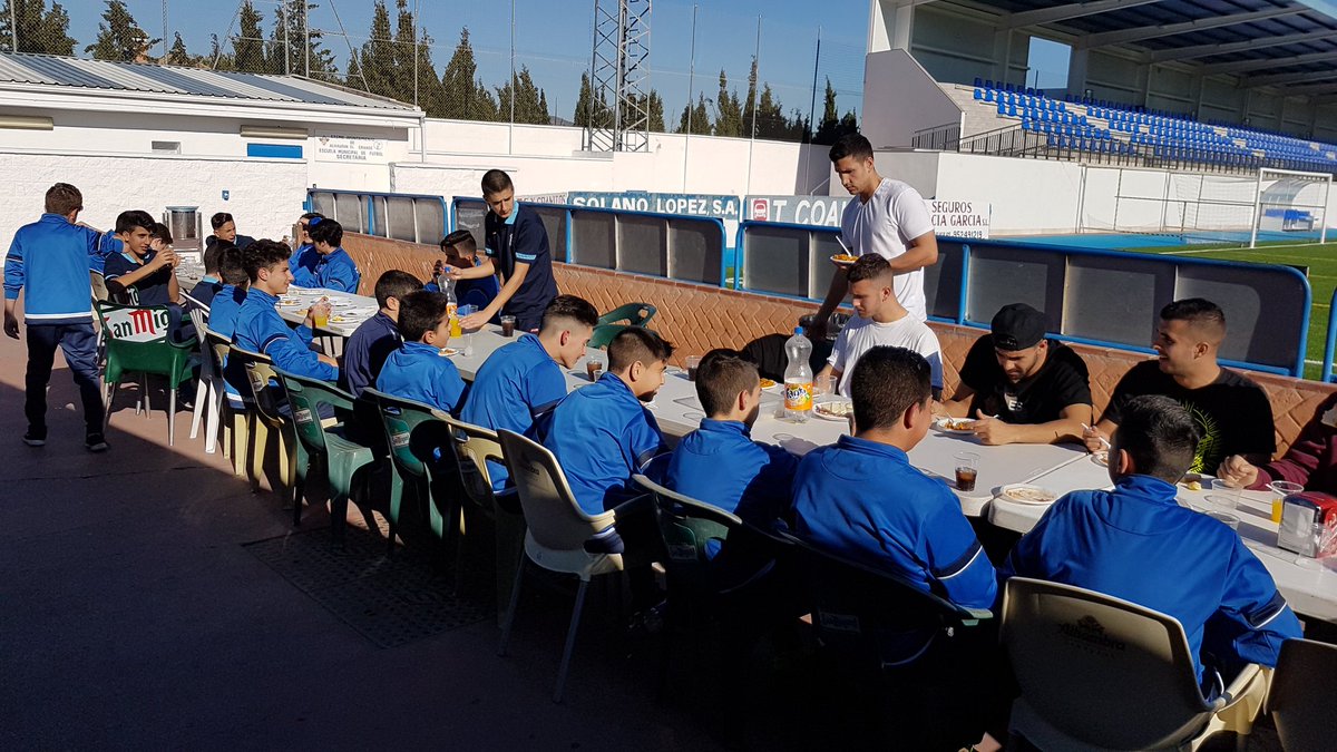 jlcanito's tweet photo. Buen ambiente en la comida de navidad del @CD_Alhaurino ,jugadores,cuerpos tecnicos y directivos compartes un entrañable acto,Feliz Navidad https://t.co/E5hyoRIH6c
