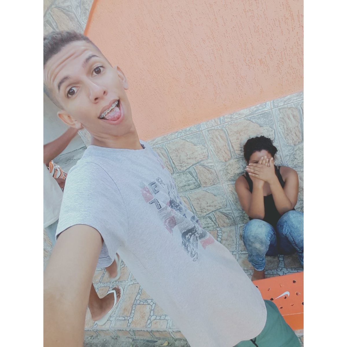 ❤👌👌 - Especiais são as pessoas que te fazem sorrir nos piores momentos. 😍👌👊 

#AmigosPraEssasCoisas 
#DeOntemComEle 
#EuNemApareçokkkk