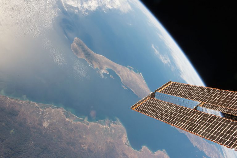 webcamsdemexico's tweet photo. Vía @almavatv:
La Península de Baja California (México) desde la ISS. Crédito: @NASA https://t.co/WuZw4UuA6Q