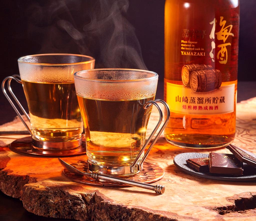 Suntory サントリー ホット梅酒でほっこり ウイスキー仕上げの芳醇な香り 華やかな味わいの 山崎蒸溜所貯蔵 焙煎樽熟成梅酒 暖かい部屋で飲むホット梅酒は格別です 1年間頑張った自分へのご褒美ギフトにぜひ 梅酒好きはrt T Co