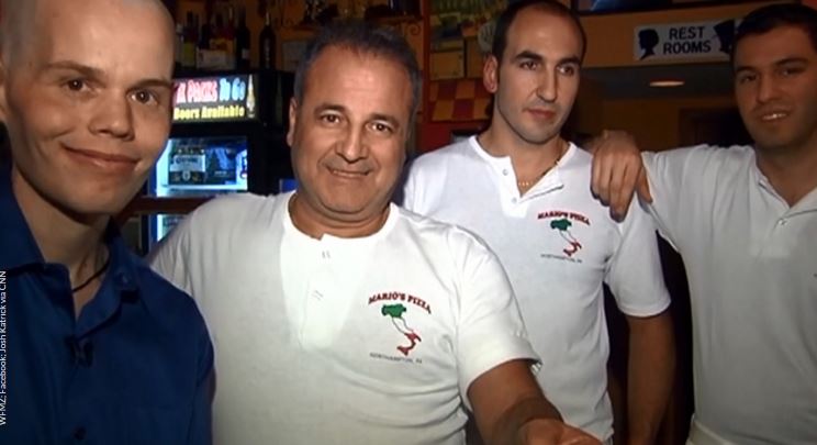 Cancer patient wins a year of free pizza, gives it to food bank bit.ly/2ia67TF https://t.co/vTJOX14qCP