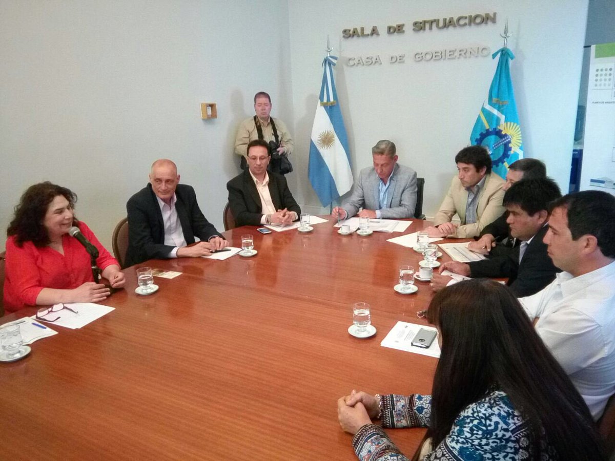 TWMunicipalidad's tweet photo. #AhoraTrelew El int @TWAMaderna en la Licitación Pública 34/16
ampliación de la Esc 3 en Zona de Chacras. https://t.co/qJElVgMcFJ