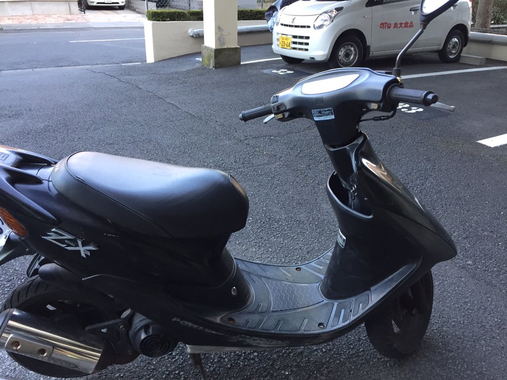 EjJu7u's tweet photo. ライブディオぜックス売ります。
こちらは普通の黒色になります。
希望があれば自家塗装になりますがマットブラックに塗装いたします。
詳しい情報、お値段はフォローからDMへお願いします。
#ぜックス売ります
#原付売ります https://t.co/u1WS8jOEyG