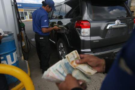 LubriEcoClean's tweet photo. Los precios de los combustibles vigentes a partir de hoy lunes las 6:00 de la mañana https://t.co/Nl2VT6x3Gg #Combustibles #LubriEcoClean https://t.co/mqCEL9r1S3