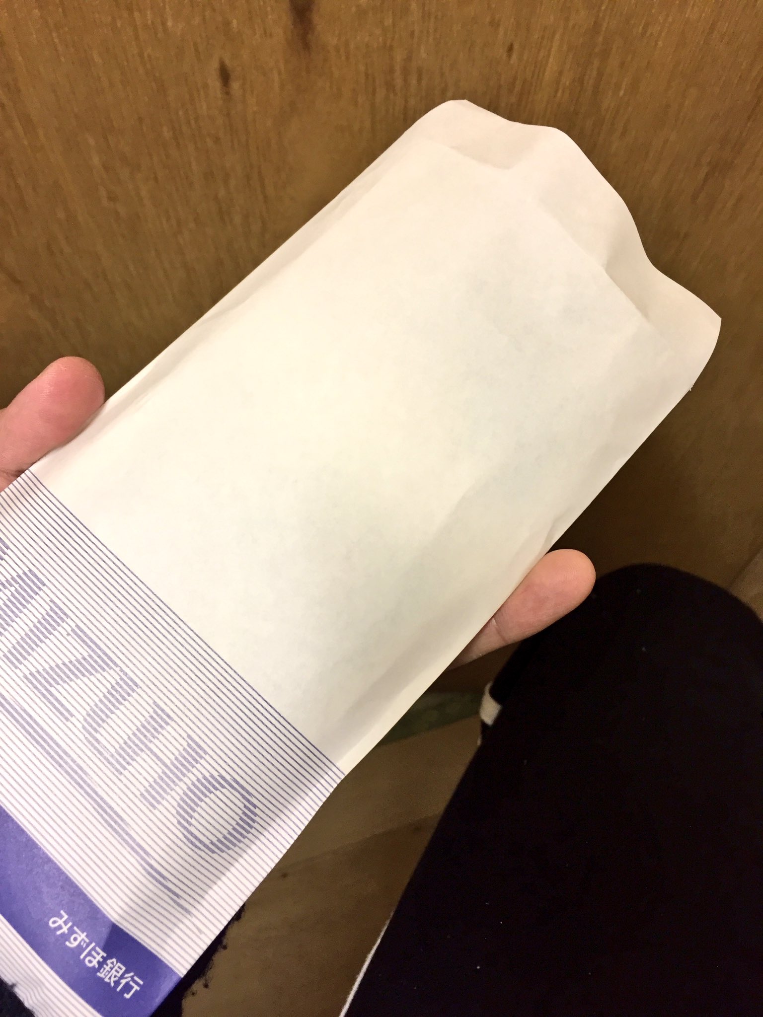 ひよこロボ 姉からクリスマスプレゼントと言われ渡された銀行の封筒 分厚いし中見たら帯付きの札束で 宝くじでも当たったのかと思ってメッチャクチャビックリしたしメッチャクチャ嬉しかったんだけどこういうオチだよな 本気になってぬか喜びした僕