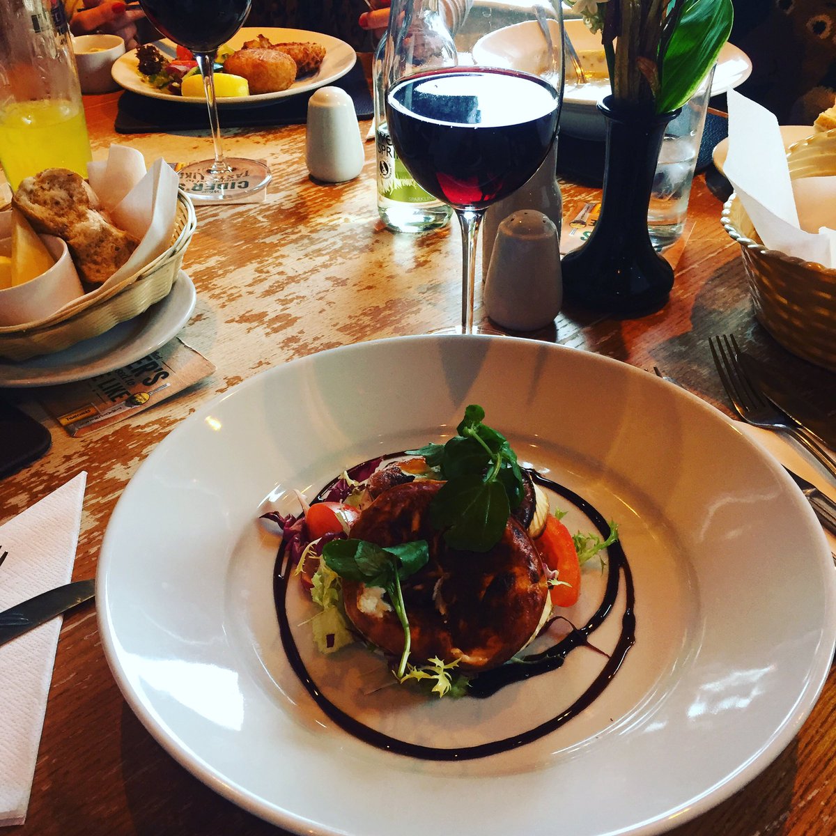 Roseandcrownhd's tweet photo. DECEMBER DINING 🍴

Boxing Day 12-6pm 
27th - 30th 12-8:30pm 
NYE 12-6:30 / Set Menu Evening
NYD 12-6pm

Tel: 01484844410
Merry Christmas 🎄🎉 https://t.co/RRadxnczcw