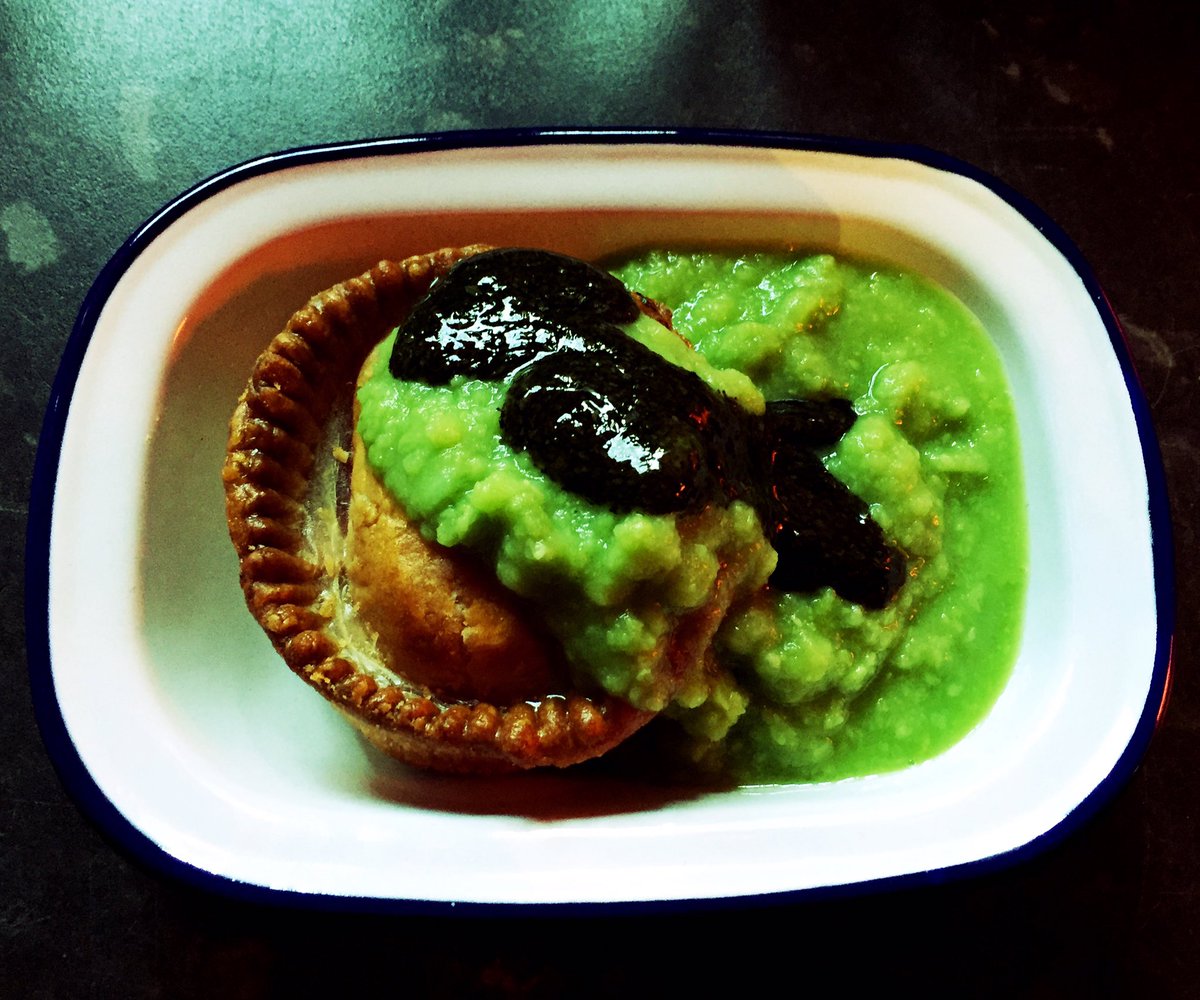 These are for you ...
#bcafc #boxingdayfootball #bradford #northparade #pieandpeas #topoftown #dontgetwastedgetpastry