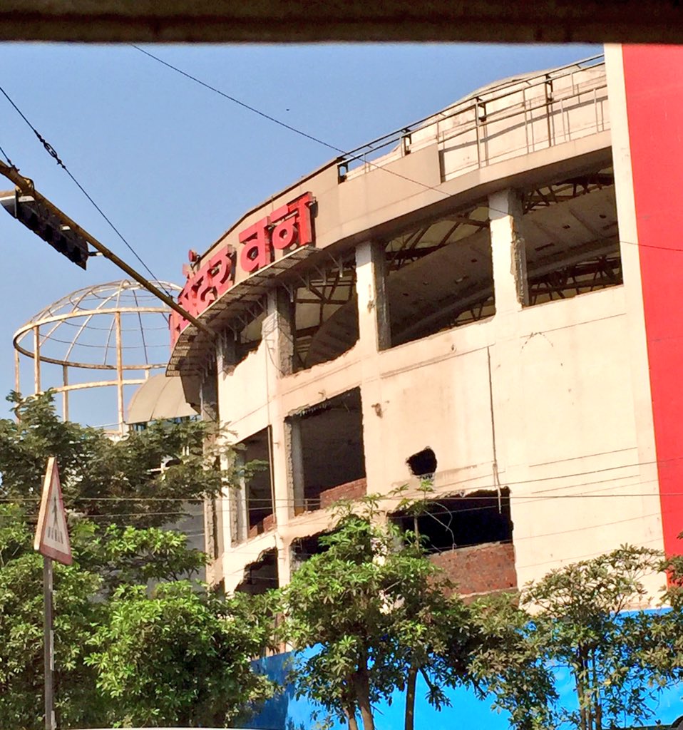 OnlyAnamika's tweet photo. #CentreOne seems to be getting demolished. 'Twas the first ever mall in Vashi & a lot of my high-school memories were made here. #EndOfAnEra https://t.co/dNwCAXLNKW