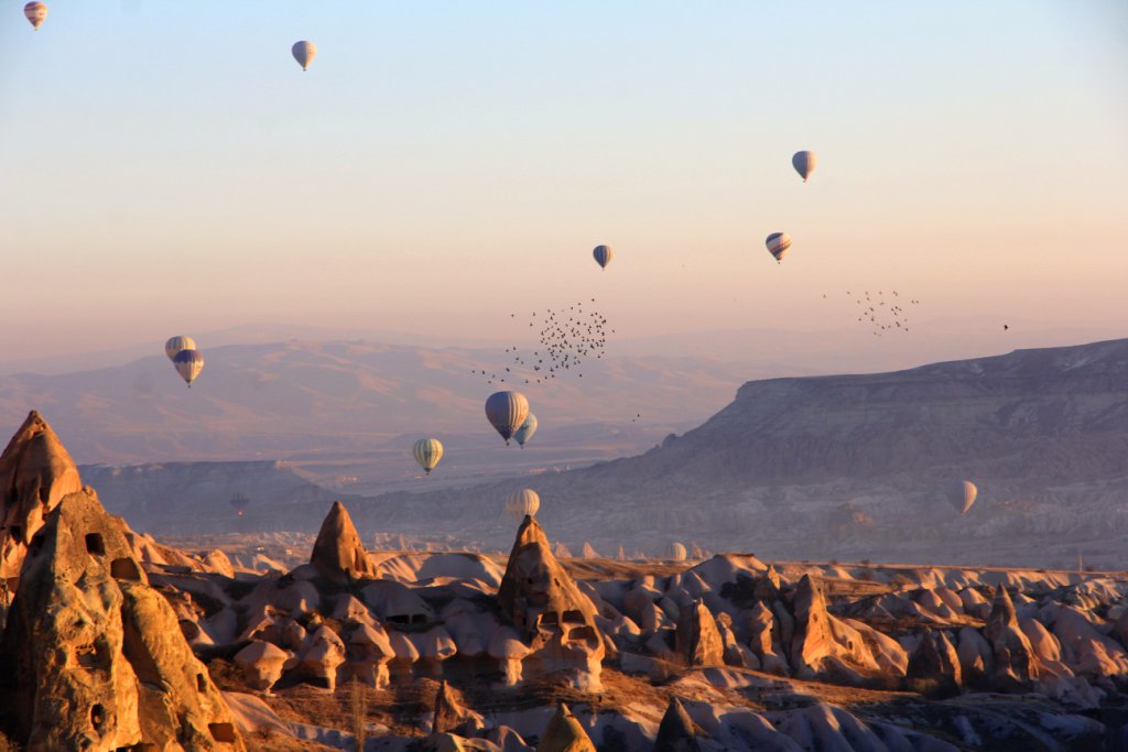 MyTrip_magazine's tweet photo. Naik hot air balloon adalah salah satu alasan orang ke Cappadocia Turki #turkeyasalways #flyturkish https://t.co/G4aPLAWCaw