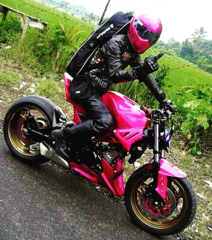 MiBandit's tweet photo. Whats your opinion on this then? #bikespotting #teampink #teamgsxr #teamsuzuki #custom #motorbike #short #teamduca… https://t.co/atnTzxEF5u