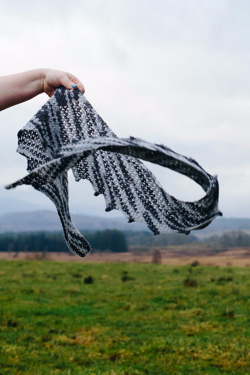 Its a new pattern day! I've just loaded Humbug Scarf to <a href="/ravelry/">raa</a> 
ravelry.com/patterns/libra…