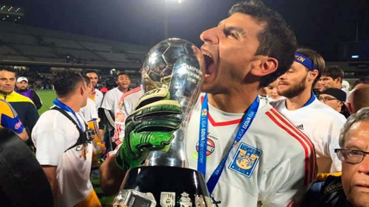 Rosariotres's tweet photo. Héroe en México: Nahuel Guzmán atajó todos los penales y su equipo es campeón https://t.co/J8iAx2C3Pz https://t.co/sWkhxYu3hT