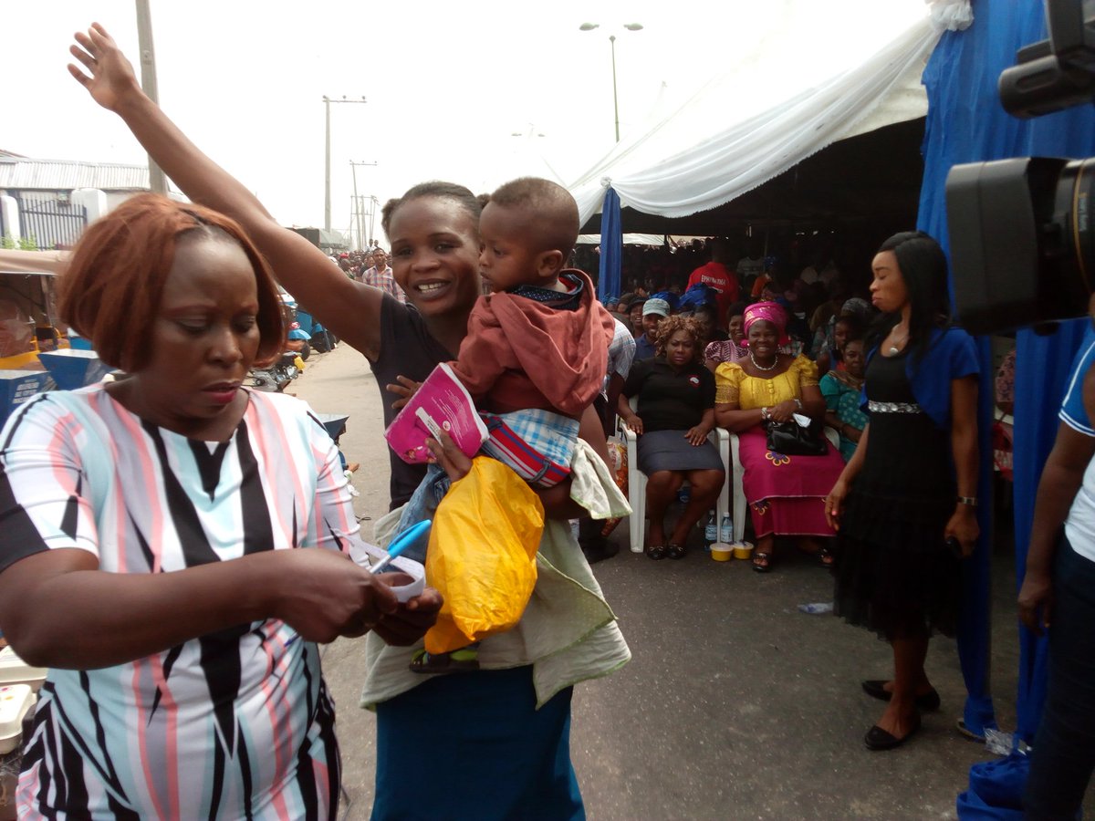 wlbcigc's tweet photo. Expression of happiness from the first set of winners.
#PovertyReduction2016 #WLBC #OritsejaforGiveaway https://t.co/uB3vazDRxm