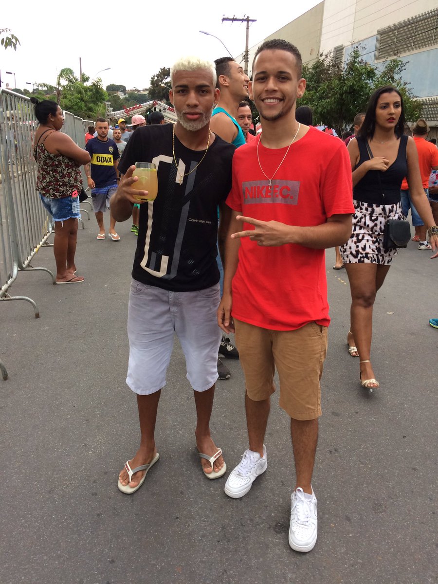 daniilocec's tweet image. Nada mudou. 😎✌🏻#Ontem #SambaDeNoel