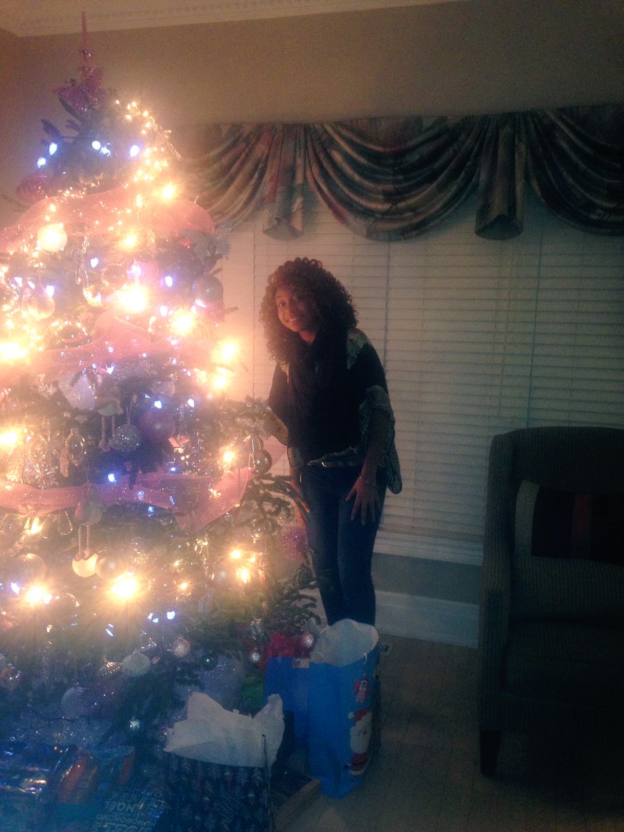 Taysheljames's tweet photo. Mom can't take pics but yea merry Christmas 🎄 https://t.co/9slkMVv3MX