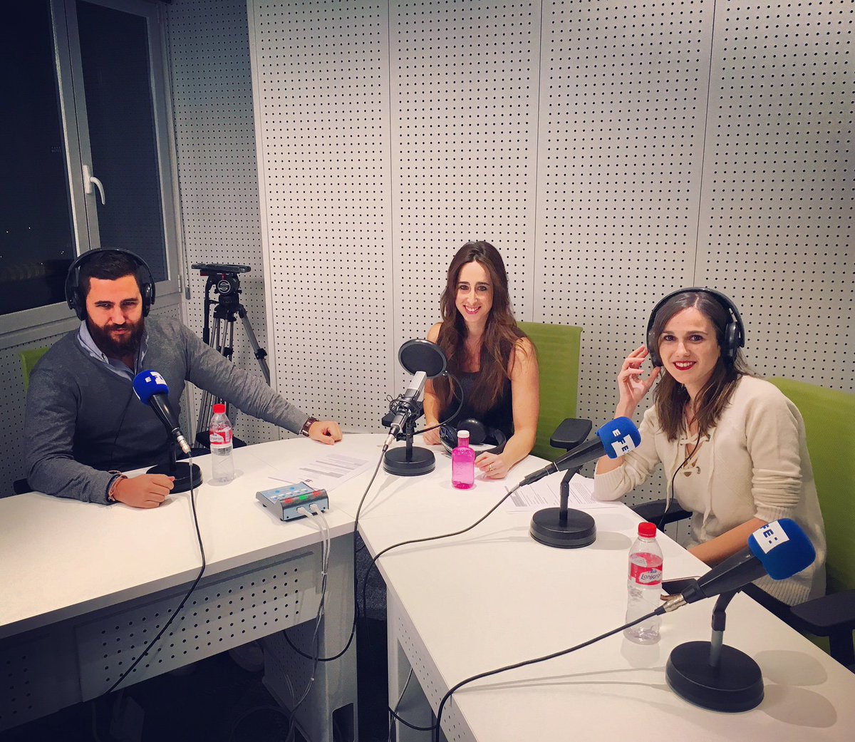 pymetech_radio's tweet photo. Último #Pymetech de 2016! "Alinear talento y pasión" en @EFERadio #innovation https://t.co/uFWevpotkN #emprendedores #radioshow https://t.co/8OXJUUqaw8