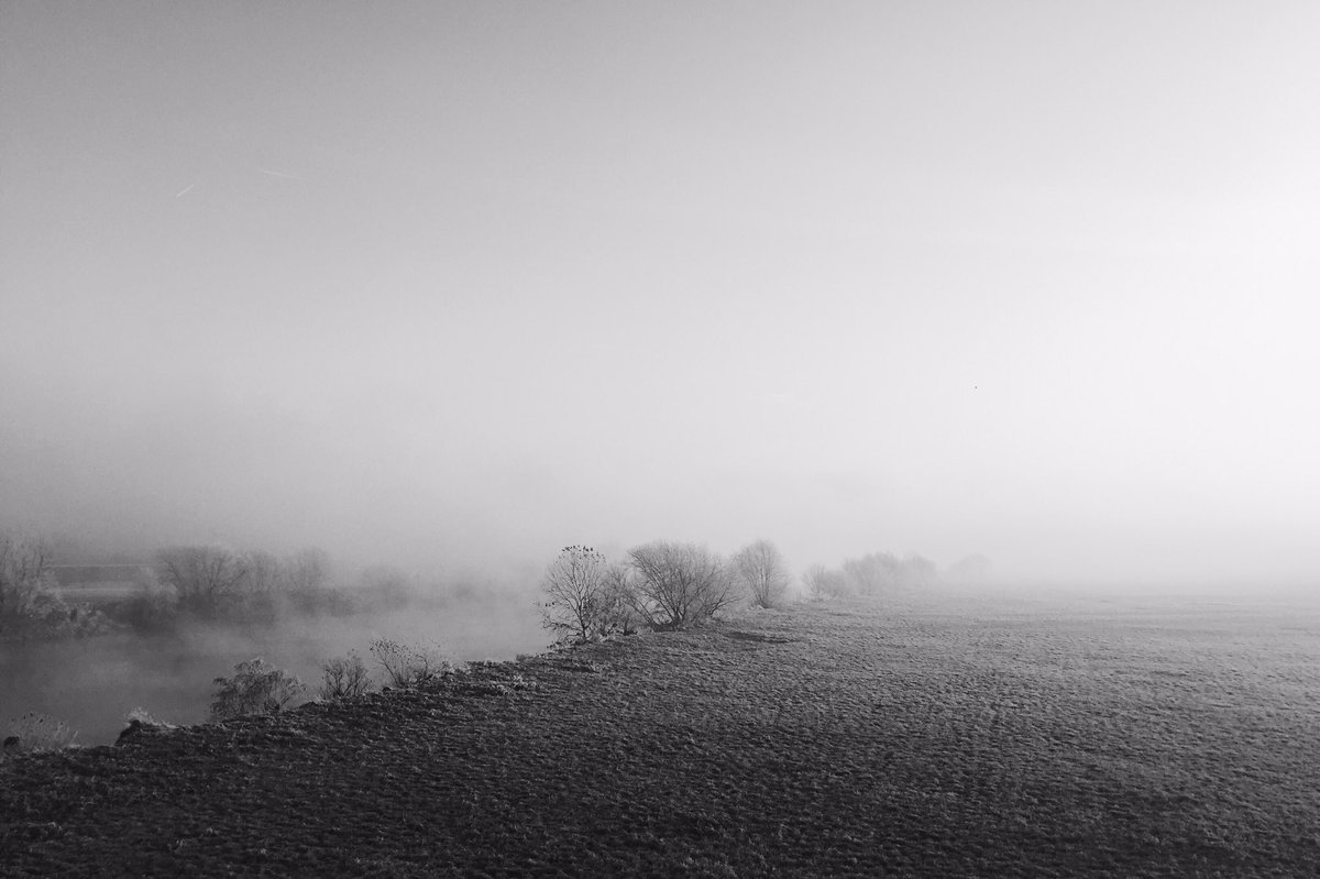 felixfsantistev's tweet photo. RT https://t.co/vcd2omPG5e Sava, river flow towards Sisak, Croatia, 2016. #FirstSnowMoment #leica #naturephotogra… https://t.co/fRtPTCPJYh