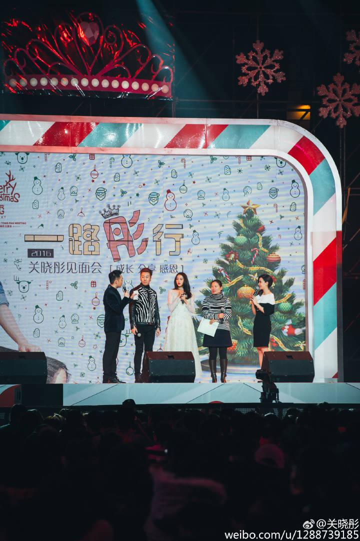 7_ELINA_M's tweet photo. 谢谢昨晚的一切 谢谢到场支持我的老师和学妹还有潘玮柏哥哥 谢谢所有幕后工作人员 谢谢你们❤谢谢爸爸妈妈的话我偷偷去说
照片太多 以后慢慢发 这是我精简出来配上强迫症的摆位
圣诞快乐 你快乐吗😵😵 https://t.co/xDDUFWbh1C