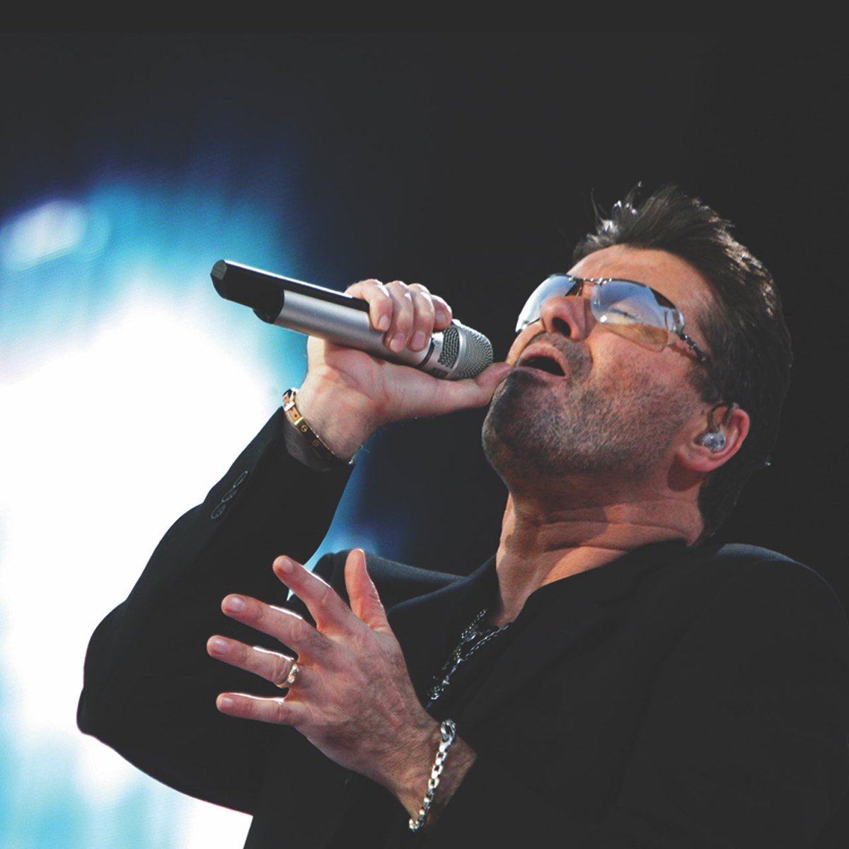 Bu dünyadan ayrılsa da kalbimizden asla! Müzik var oldukça şarkılarınla yaşamaya devam edeceksin, hiçbir zaman unutmayacağız. #GeorgeMichael