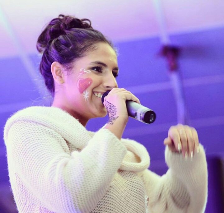 diego2nimes's tweet photo. Quesce qu'elle est magnifique ma chanteuse préférée @Lynda_officiel 😍😲😱💖 #papillon #lyndream #watib https://t.co/s361aUzNSx