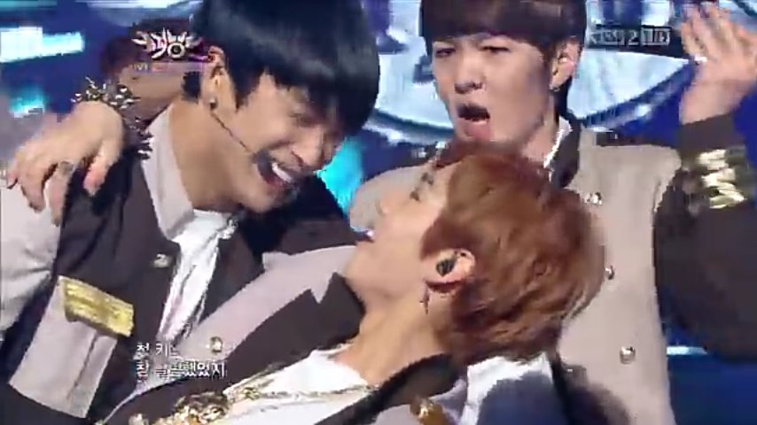 LadyLuckEXODUS's tweet photo. How remember this performance of BTOB? 😂😂 https://t.co/zp58WO2eK0