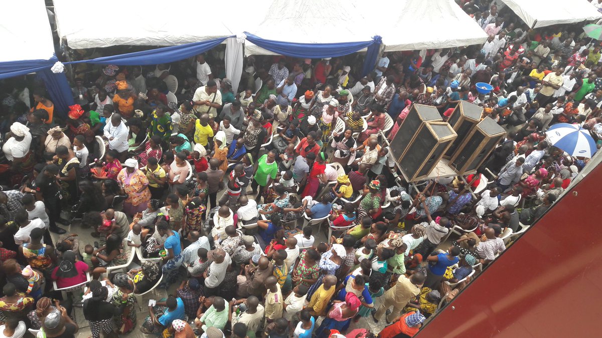 wlbcigc's tweet photo. Large crowd witnessing the Christmas largesse by Papa & Mama Oritsejafor
#PovertyReduction2016 #OritsejaforGiveaway https://t.co/lrKHakqeDx