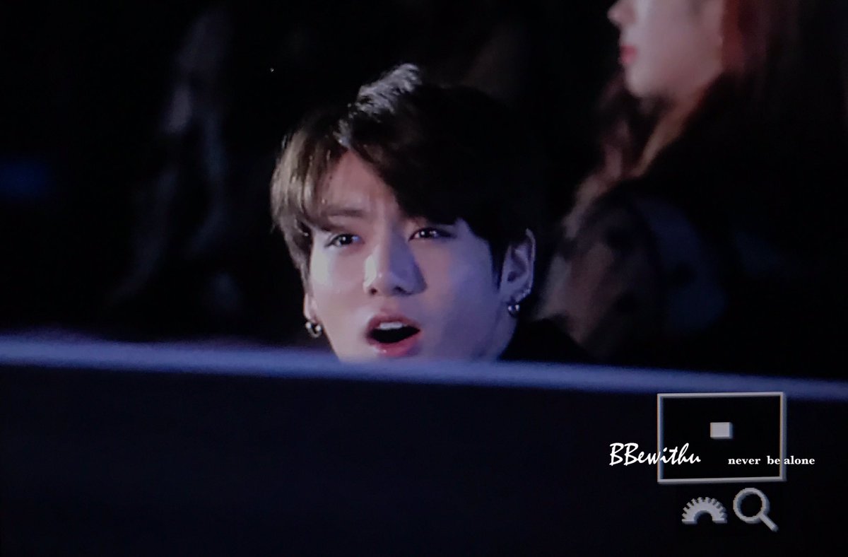 JUNGKOOK IS REPRESENTING ARMYS WHILE WATCHING JIMIN'S PERFORMANCE

#SBSGayoDaejun