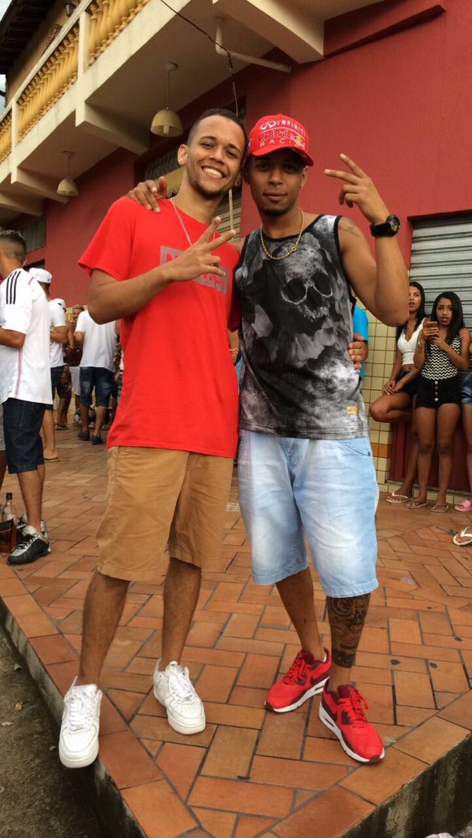 daniilocec's tweet image. Manda bem. 😎🚄💣💥 #ManoVert #SambaDeNoel