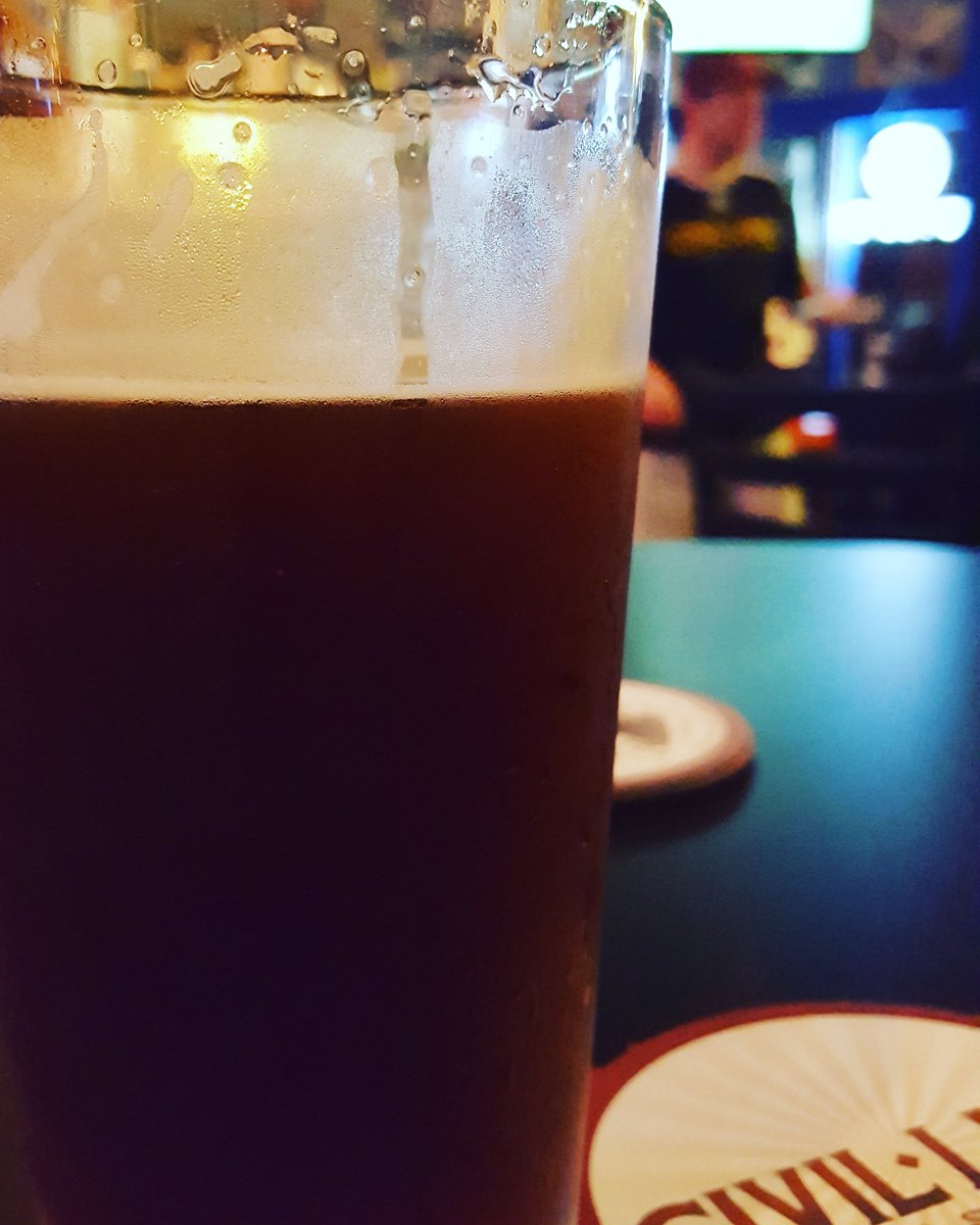 Having a proper pint <a href="/TheCivilLife/">Be Civil</a>  for Boxing Day <a href="/Amsterdamtavern/">AmsterdamTavern</a> #getyourkiton