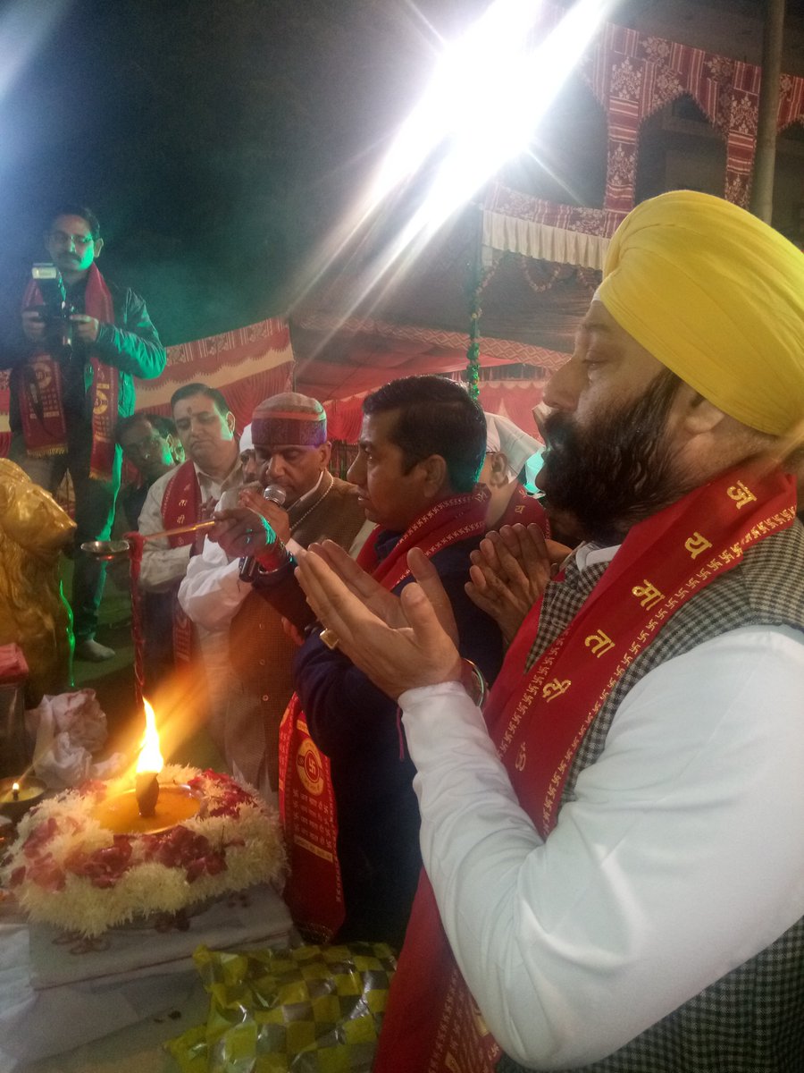 JP_Pwar's tweet photo. 16वाँ माँ भगवती विशाल जागरण में हर वर्ष की भांति माँ भगवती की पावन ज्योति प्रचंड करने का सौभाग्य प्राप्त हुआ @ajaymaken @kuljeet1969 https://t.co/pb4AItE9oz
