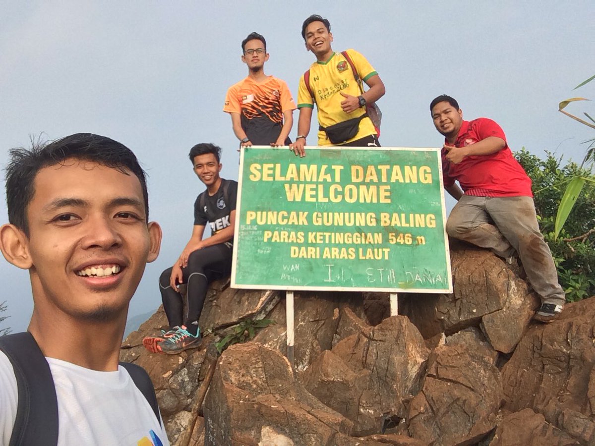 afiqemang's tweet image. My goals 🔰
Cukuplah mereka sentiasa ada bersama aku 😁
#teamhiking
#myclassmates
#teamvacation