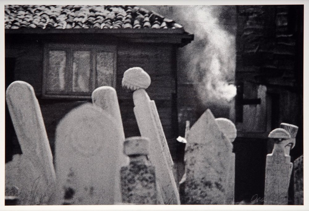 Edmondo de Amicis, Eyüp mezarlığını şöyle anlatmış: "Ölüm tasvirini güzelleştiren ve korkmadan seyrettiren Müslüman sanatı."