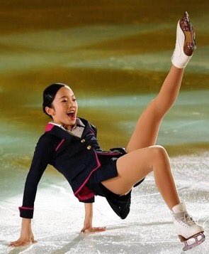 フィギュアスケート・メダリスト・オン・アイス」でCA風衣装を披露した