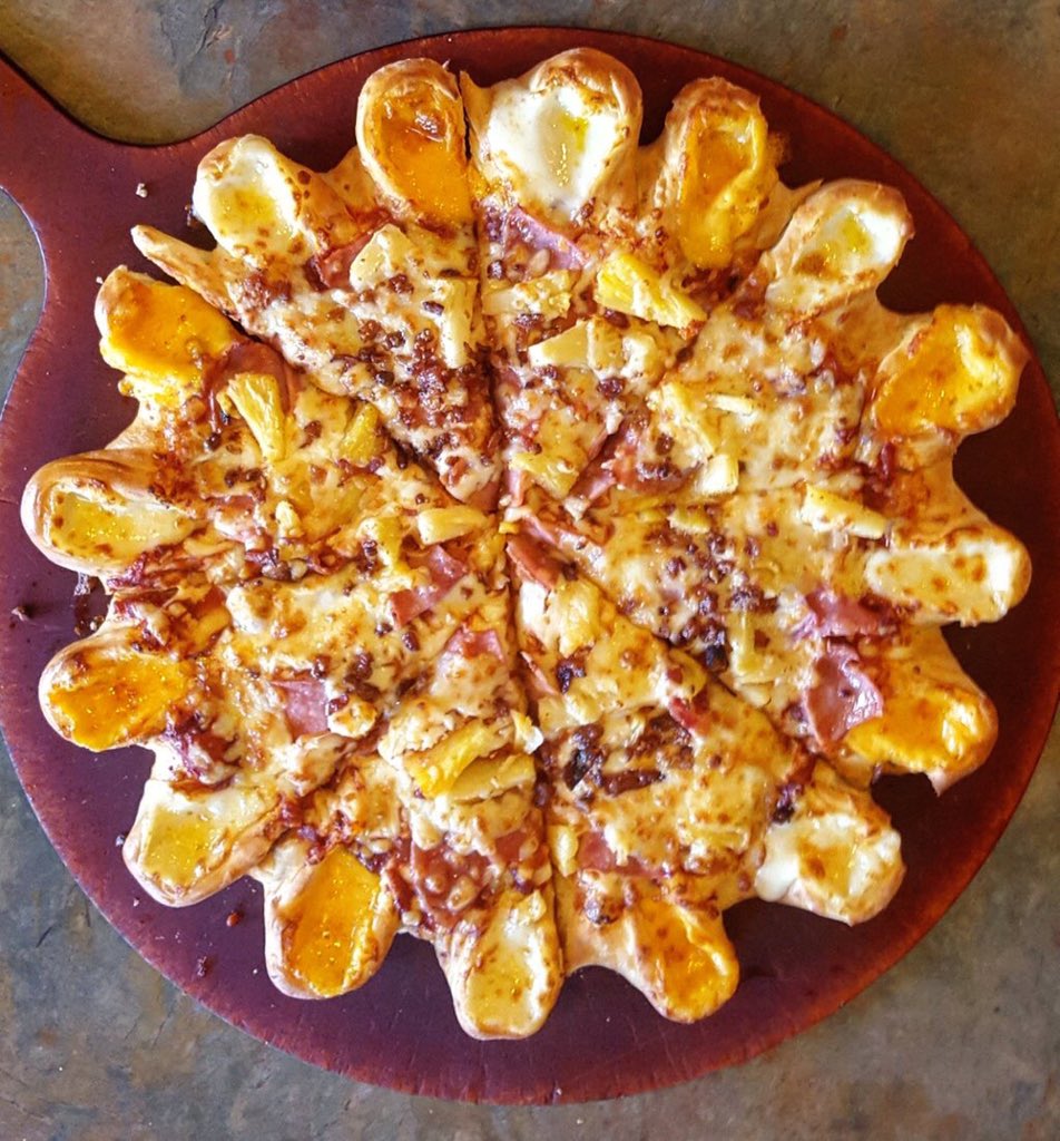 FoodLifeLoveSV's tweet image. Cheesy crust de @PizzaHutSV 😍😍😍😍😍😍😍 de muerte