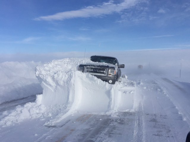 BelleFAreaEng's tweet photo. Rescue on US212 east of Newell...snowblower working now on this stretch. @SouthDakotaDOT https://t.co/9RW4NCYYJD