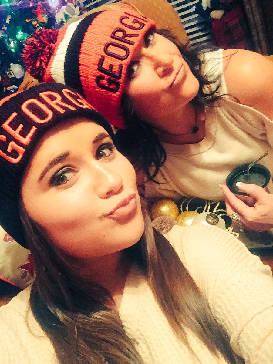 aawalters91's tweet photo. My momma knows what makes me the happiest at Christmas and everyday! #godawgs #raiseemright #representtheg #christmas https://t.co/VTVNnQjOv7