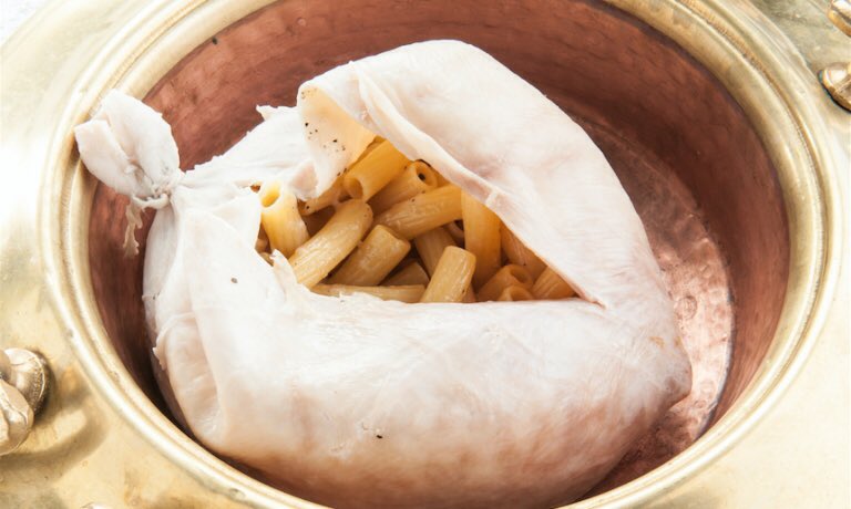 identitagolose's tweet photo. L'altra pasta 2.0 (2a parte). I nuovi interpreti della sua innovazione, nel libro-strenna curato da @CarloOttaviano https://t.co/mDsZAGRaF1 https://t.co/vmtAGhB2kU