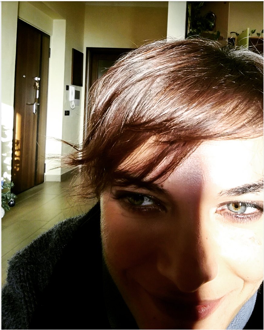 Rima1981's tweet photo. Me-tร
#lightsgame https://t.co/BHnJE71atX
