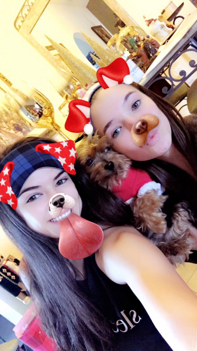 Natashaa831's tweet photo. Happy Holidays❣️ https://t.co/85AjiirEZd