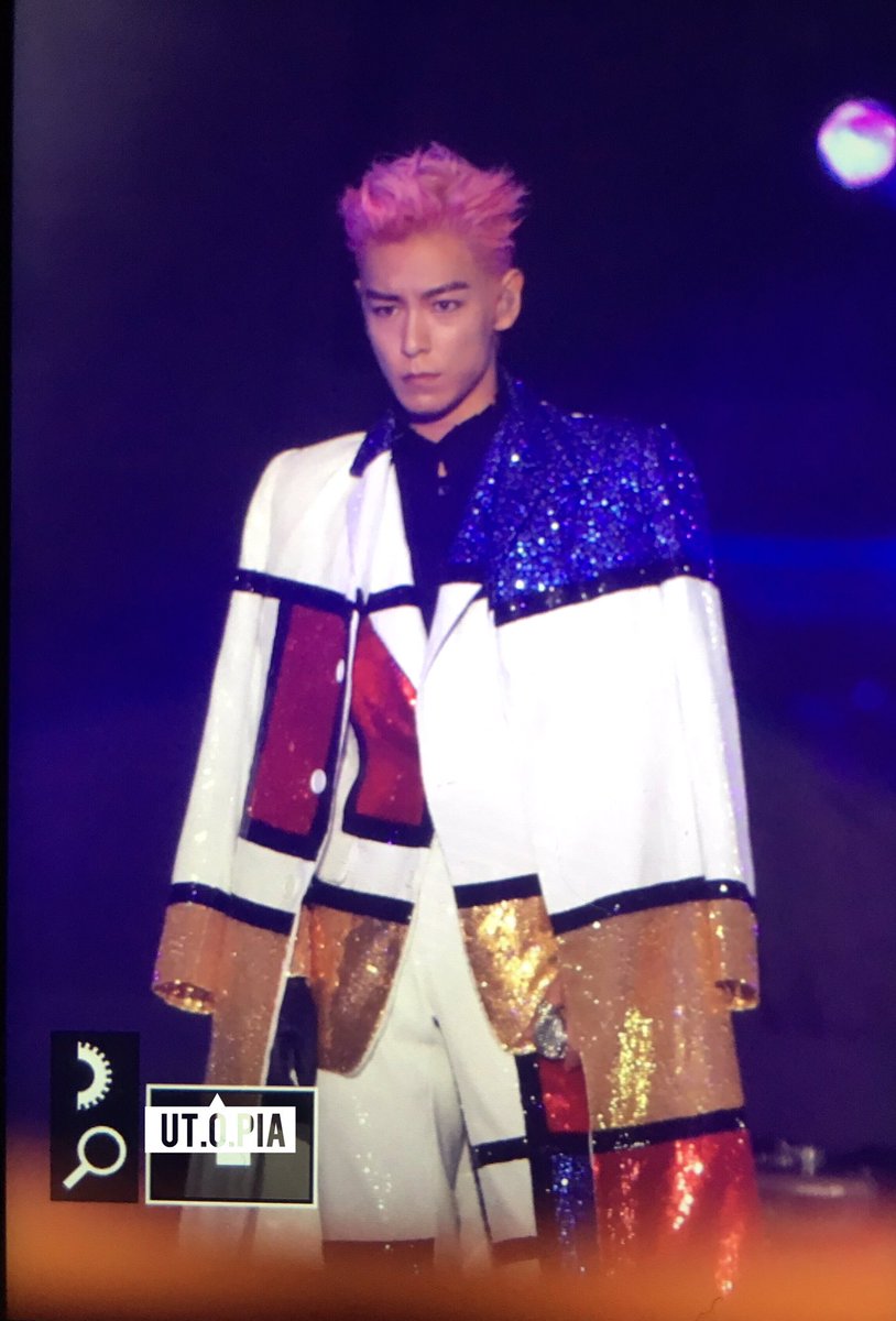 utopia_871104's tweet photo. 161226 SBS #가요대전
티티티오피✨

#탑 #TOP #최승현 #UTOP https://t.co/fDNA6zHHcj
