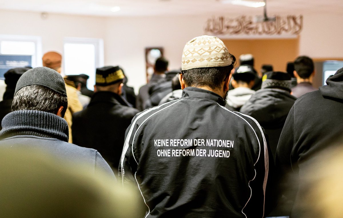 KhuddamDE's tweet photo. Nach der spirituellen Nahrung folgt die körperliche Nahrung. Mit dem Abschlusslunch wird das #NTS2016 beendet. https://t.co/BjBxLBhaOC