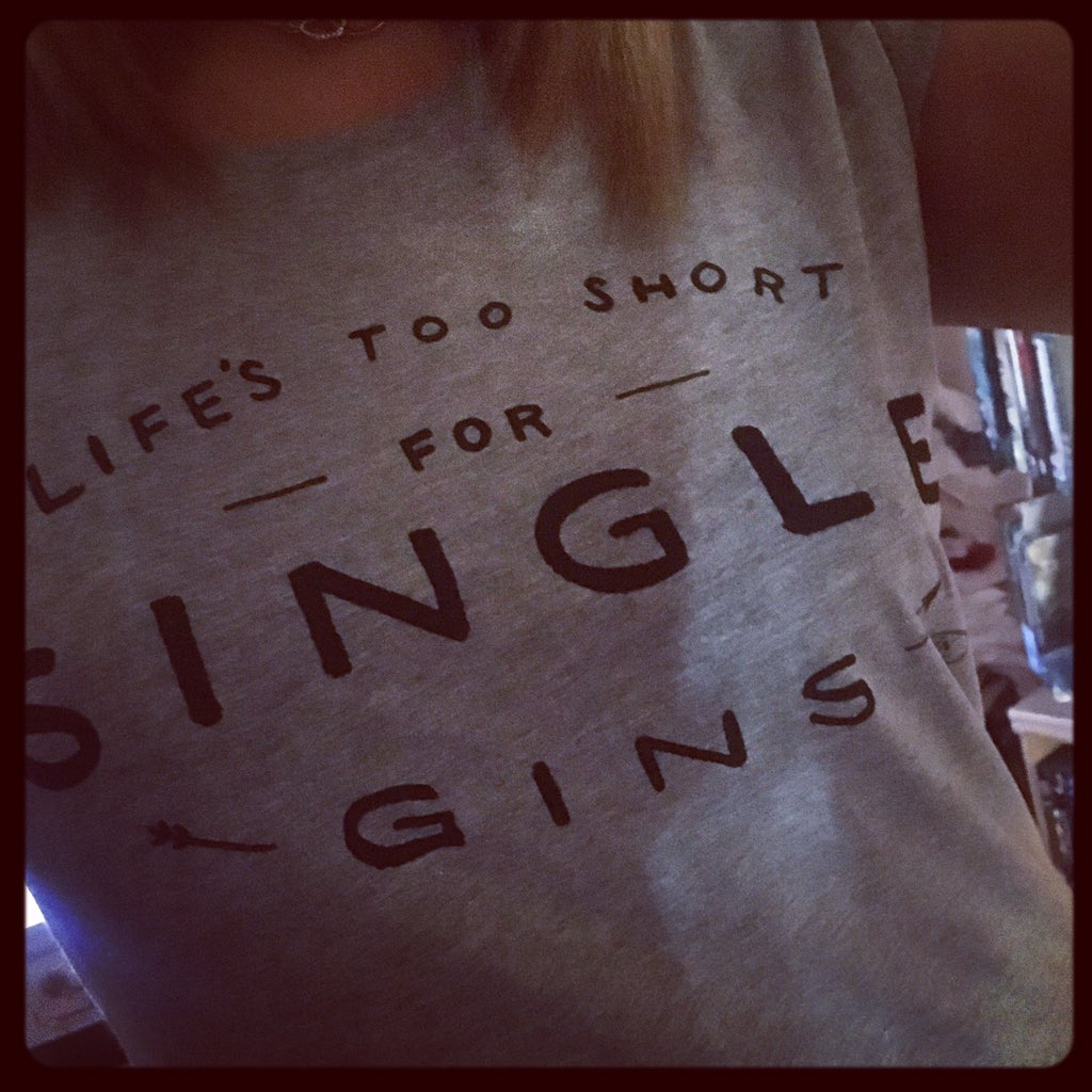 DonnaFirth's tweet photo. @GinFestival fav new t shirt #loverofgin https://t.co/kbDYP6vd3q