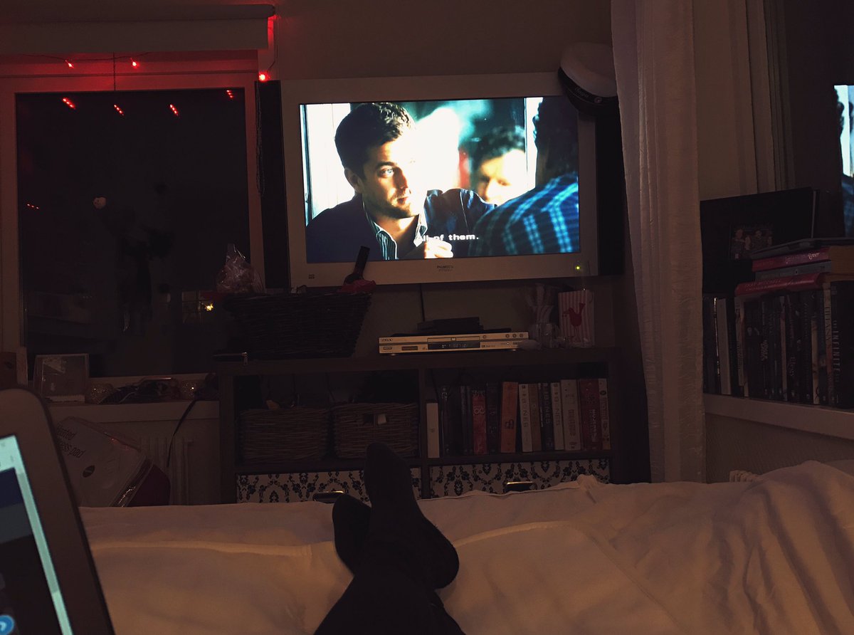 LivALittle13's tweet photo. Got my heating mattress, computer and coffee. Now bring it on 😎 #FringeBinge https://t.co/xT38P046VC