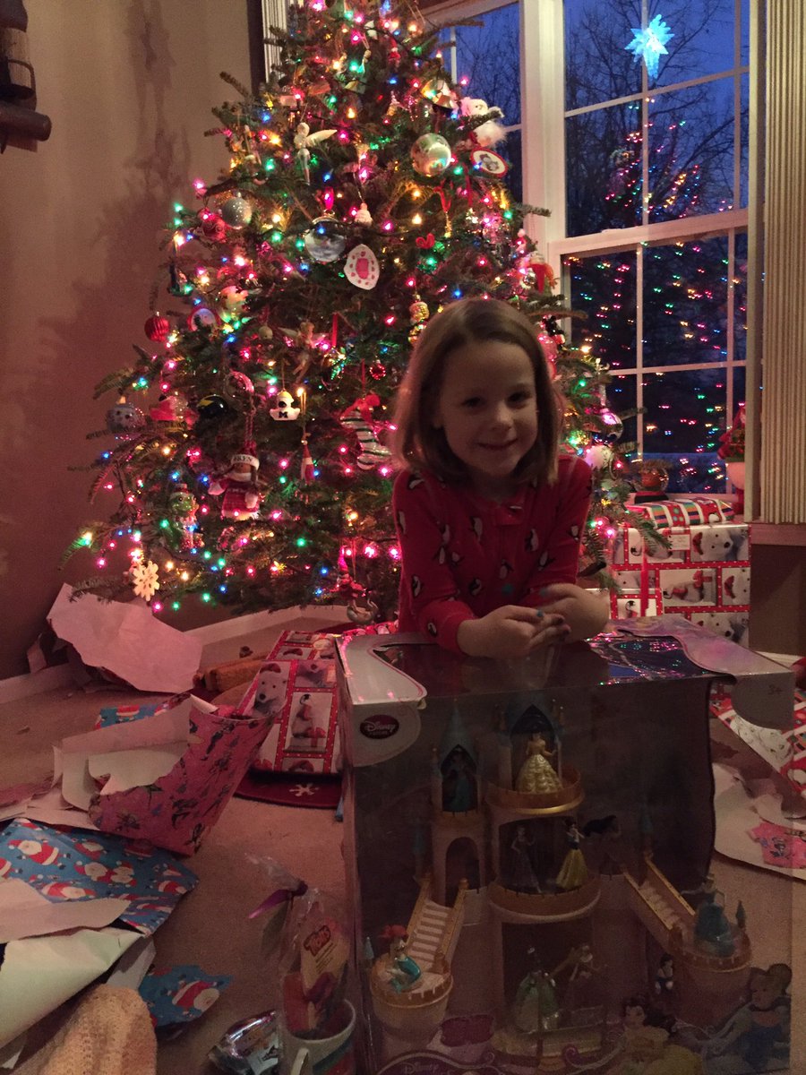 hubbardbradford's tweet photo. Probably my four favorite pictures of Bryn from yesterday's #HubbardSisters Christmas. She (we) had a blast! #genuinejoy https://t.co/5Ls69dQUm0
