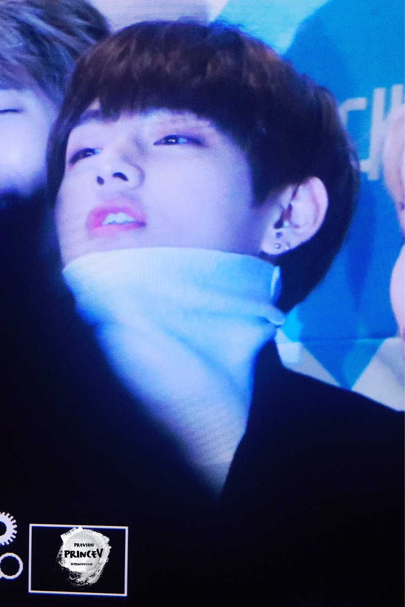 princeV1230's tweet photo. 161226 SAF 레드카펫 
#방탄소년단 #뷔 #태형 #V @BTS_twt💕 https://t.co/VOxkdIThpk