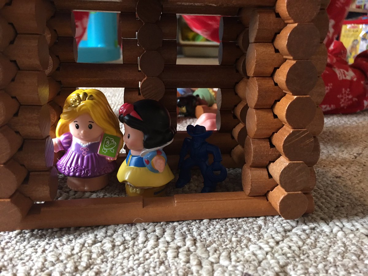 karalucasdaddy's tweet photo. Oh snap!! Rapunzel has just crashed the one on one date. Drama ensues. #newbachlor #thebachlor #drama #lincolnlogs https://t.co/XYMopNjq3X